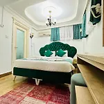 Отель Sultanahmet La Petite