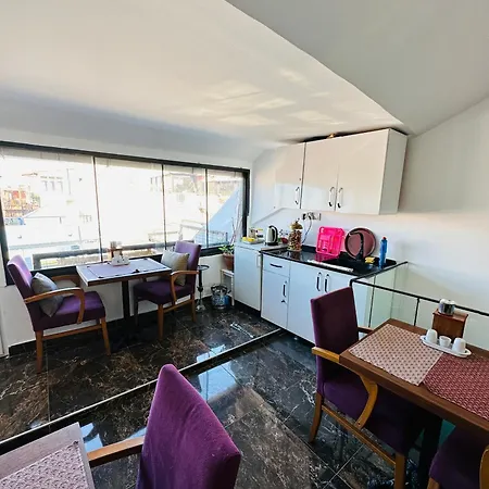 מלון La Petite Maison 2*