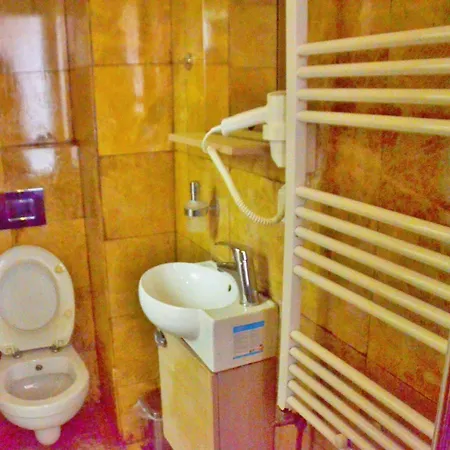 מלון La Petite Maison 3*