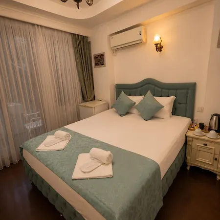 Отель Sultanahmet La Petite 3*