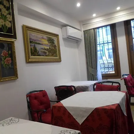 La Petite Maison מלון 3*