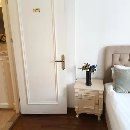 Отель La Petite Maison 3*