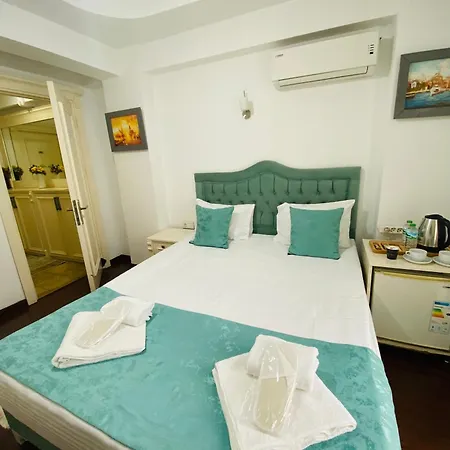 La Petite Maison Hotel